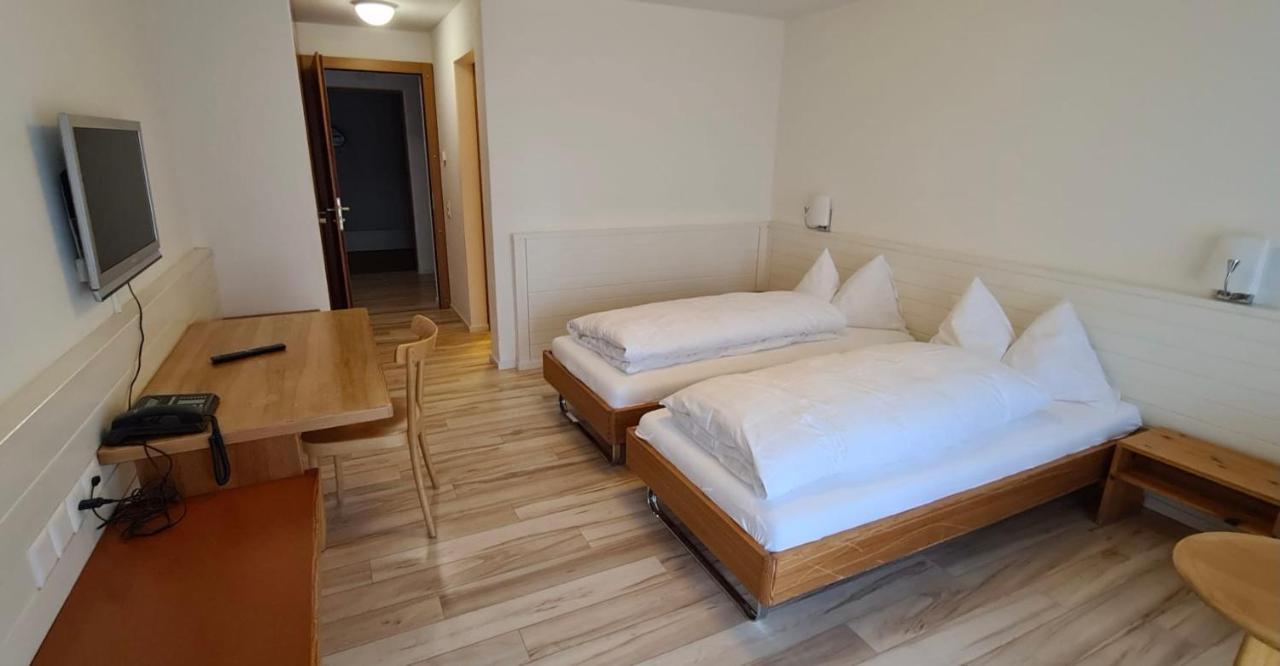 Hotel Breiti Bachenbulach ภายนอก รูปภาพ